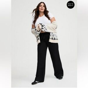 Torrid Weekend Black Wide Leg Jeans size 00 short